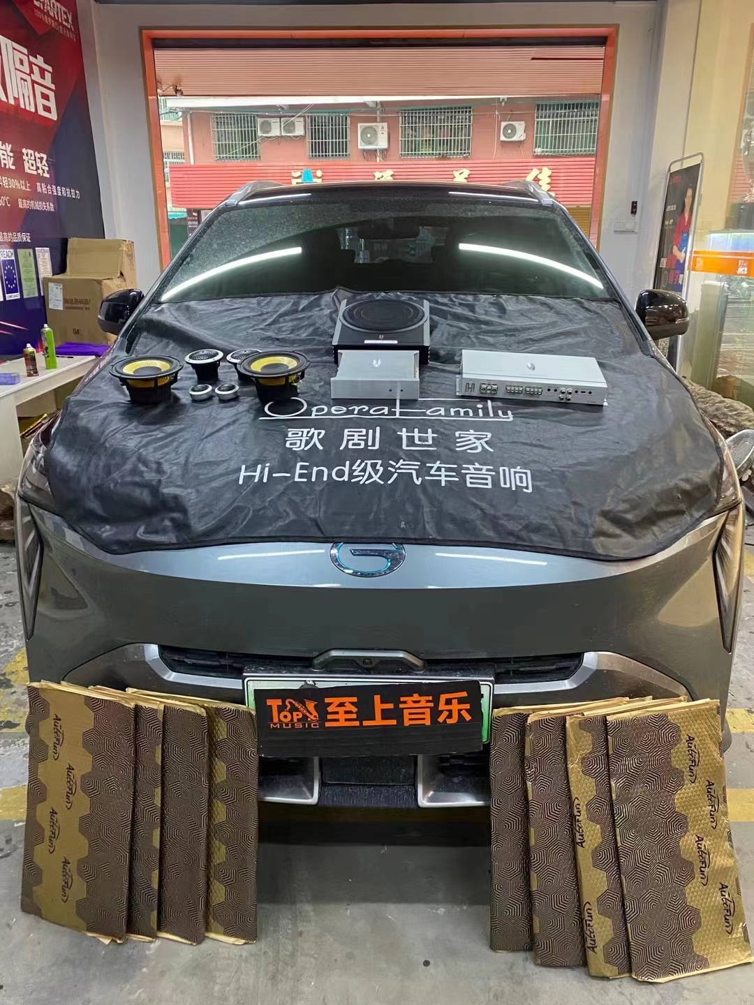 原配喇叭太难听！特斯拉M...