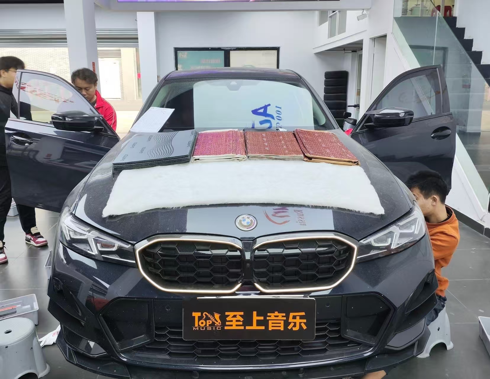 宝马325li四门四轮隔...