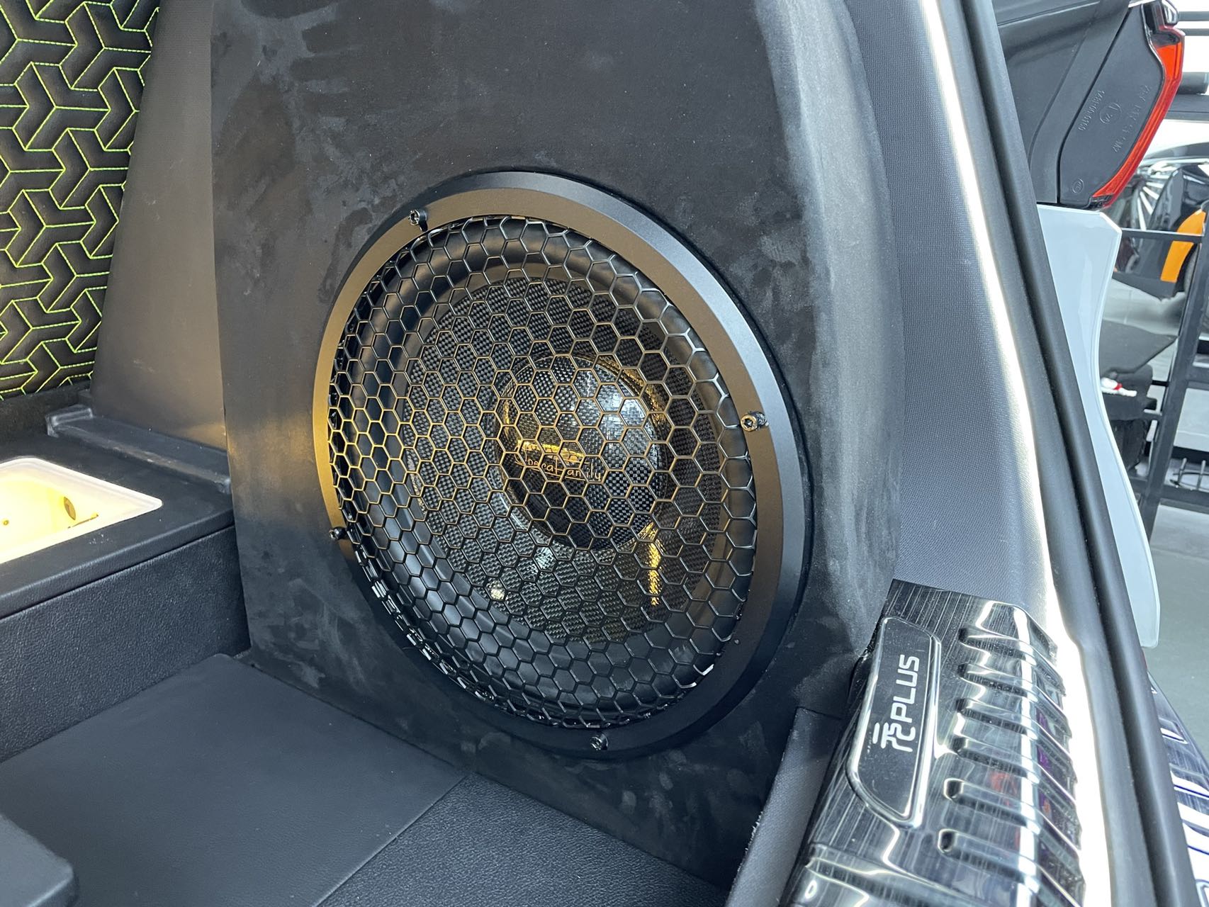 1736135323744707.jpg 低音炮:歌剧世家BW12.jpg