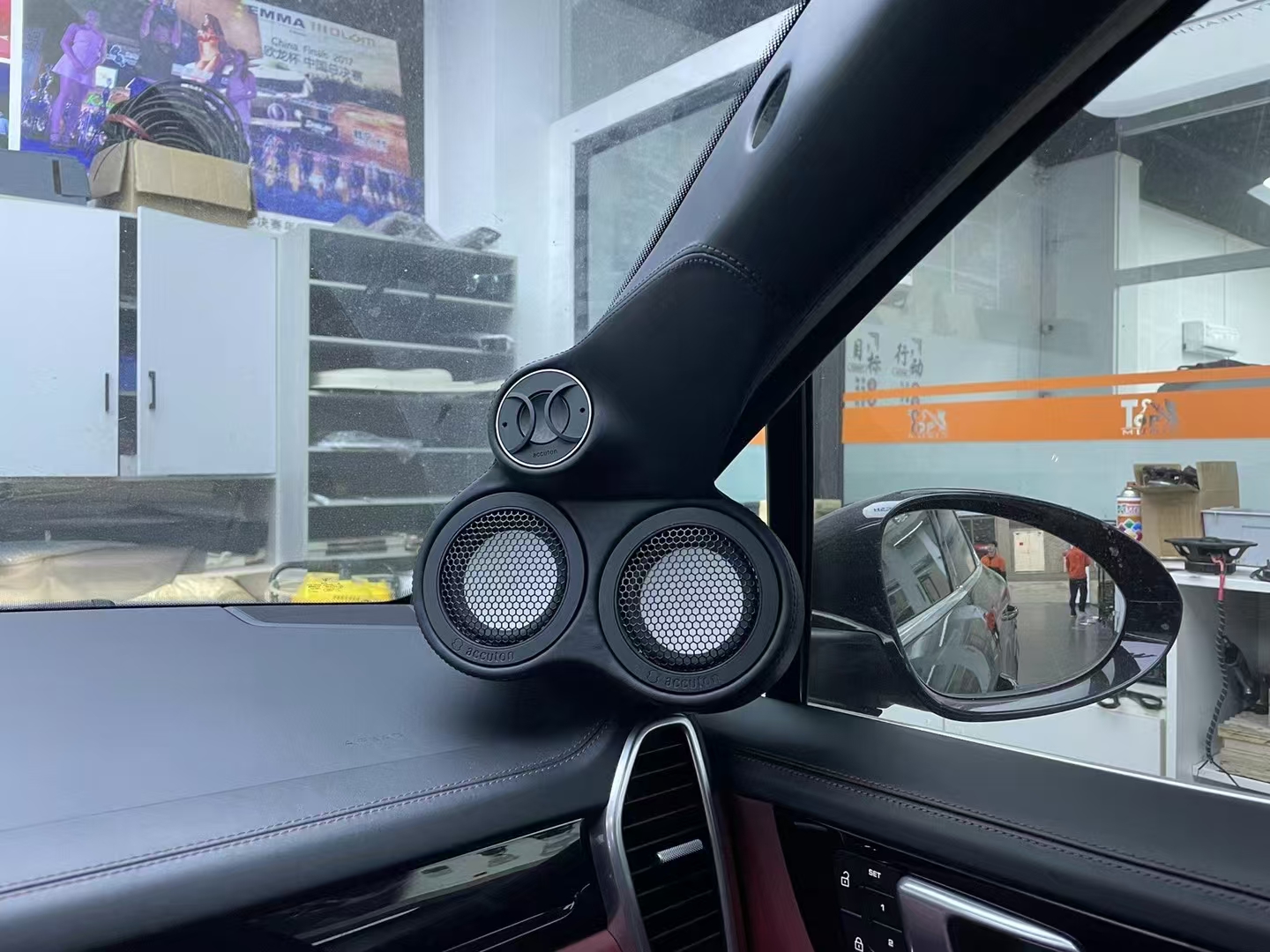 保时捷卡宴 艾卡顿 四分频 (2).jpg